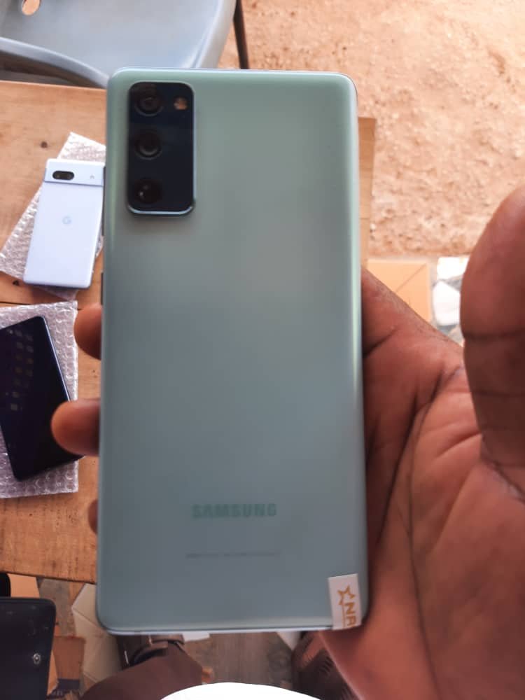 Samsung S20FE